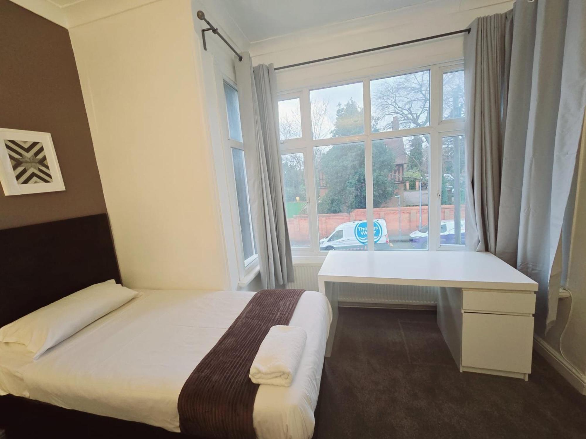 Kingswood Hotel ميدينهيد المظهر الخارجي الصورة