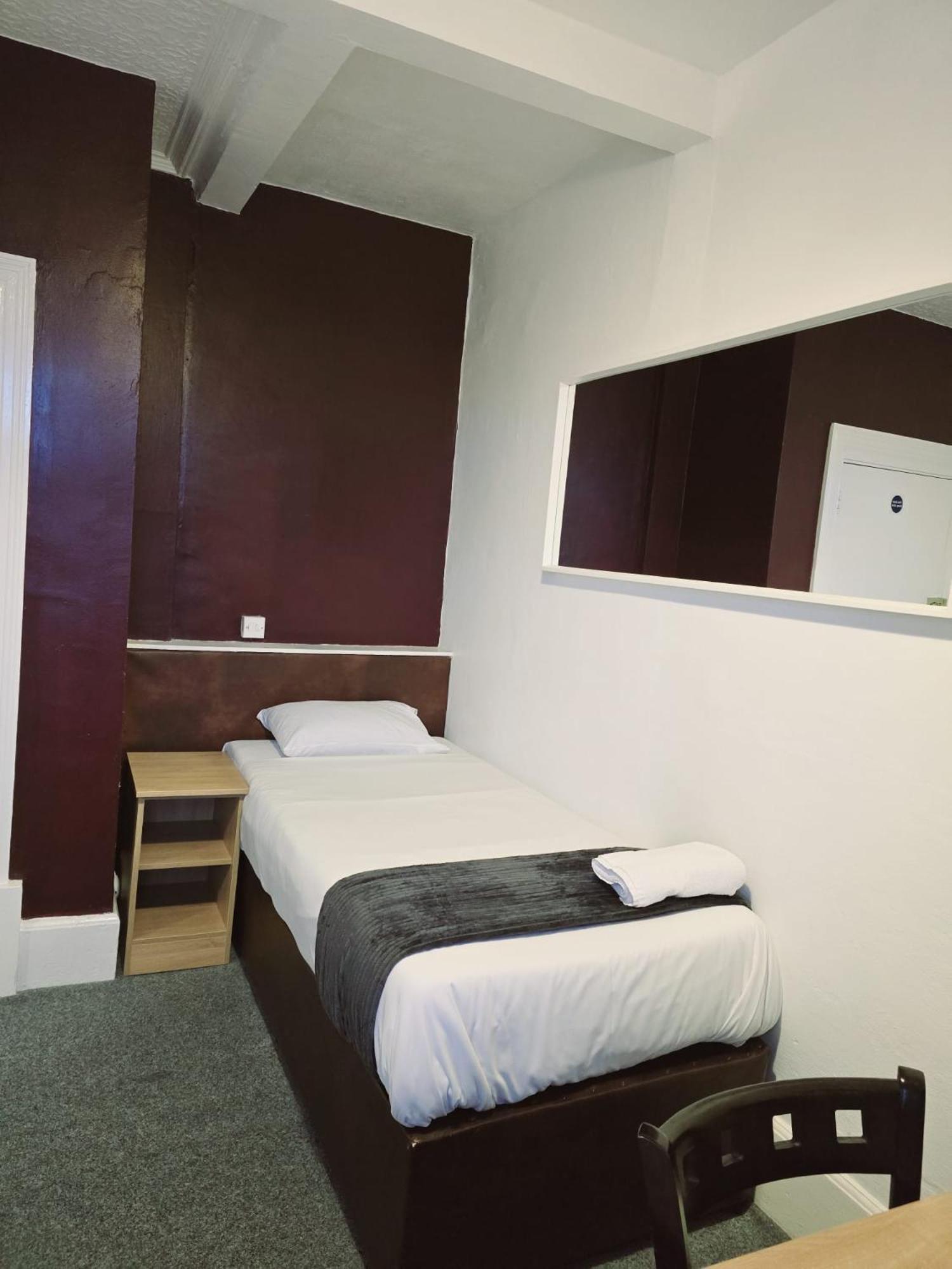 Kingswood Hotel ميدينهيد المظهر الخارجي الصورة