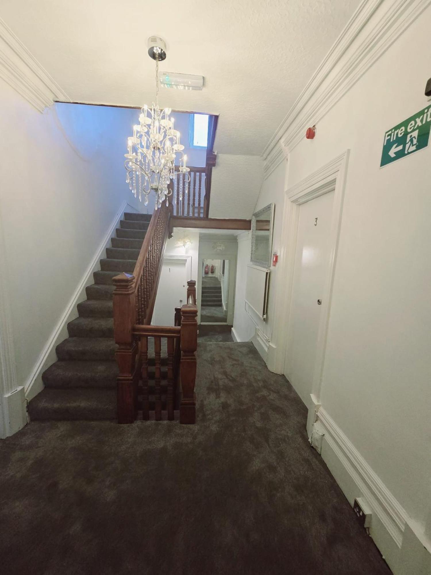 Kingswood Hotel ميدينهيد المظهر الخارجي الصورة